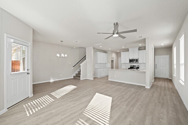 Foto del edificio - 835 Red Oakland Dr