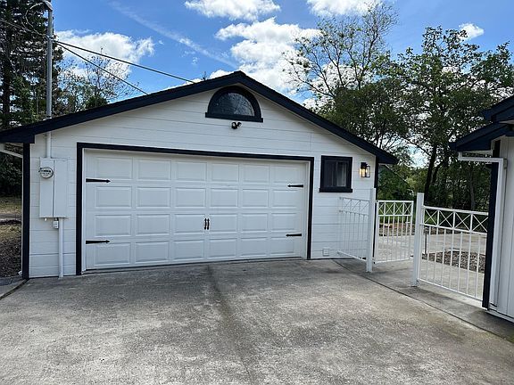 Building Photo - 9863 Mosswood Cir