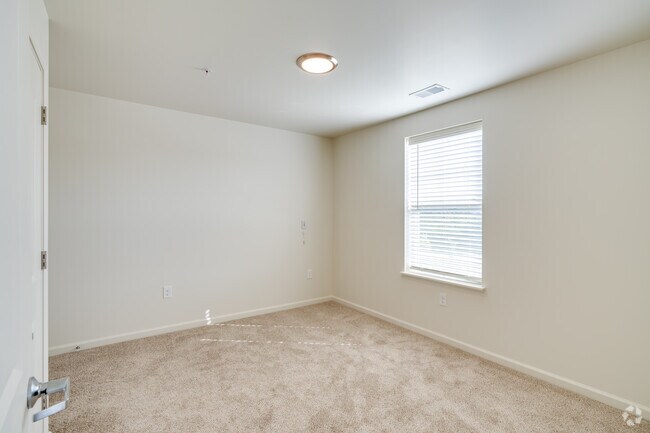 2 habitaciones, 1,5 baños - 940 pies cuadrados - Dormitorio - Taylor Crossing Senior Apartments