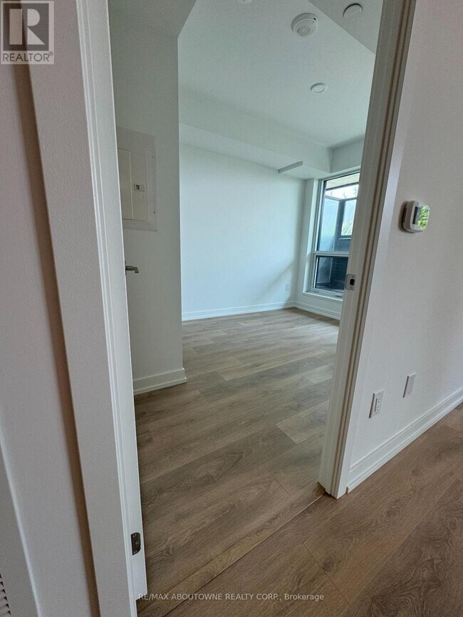 Photo du bâtiment - 1100 Sheppard Ave W