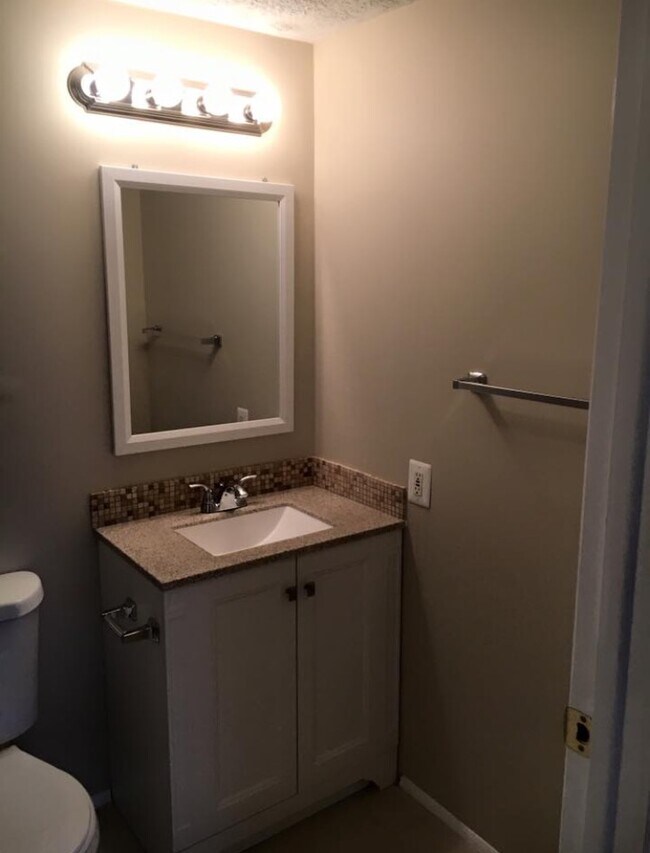 Master Bath in Suite - 8048 Abbey Court