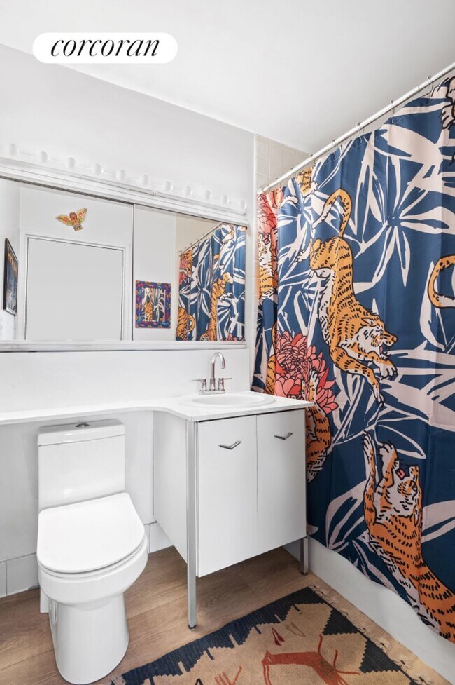 Foto del edificio - 353 E 72nd St