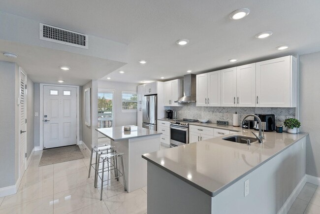 Building Photo - 60 Yacht Club Dr