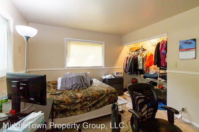 Foto del edificio - 3 br, 2 bath House - 2408 W. Euclid Ave.