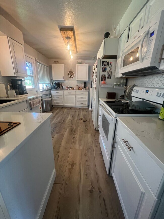 Building Photo - Stylish 3Bd 2Ba Sheridan Green Gem Near Pa...