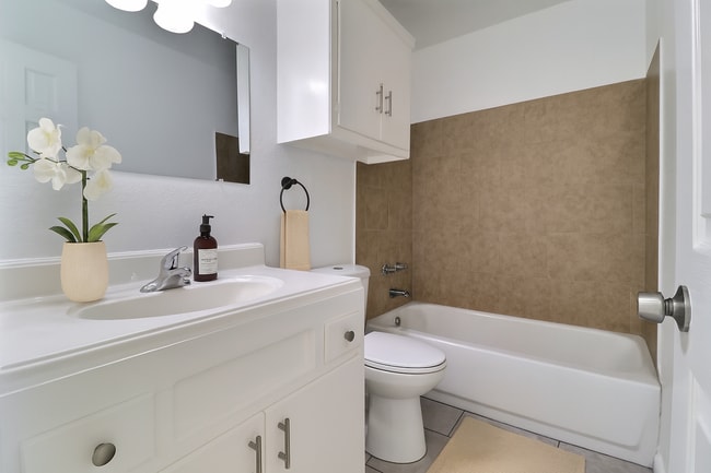 Building Photo - 6120 S Madison Plz