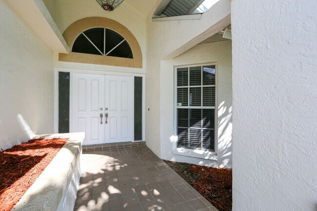 Foto del edificio - **Ask about the TWO WEEKS FREE**MOON LAKE***GREAT LOCATION***SINGLE FAMILY HOME WITH POOL***LAKE ...