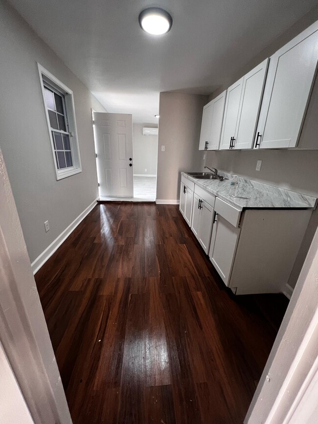 Building Photo - 3927 Dearborn St