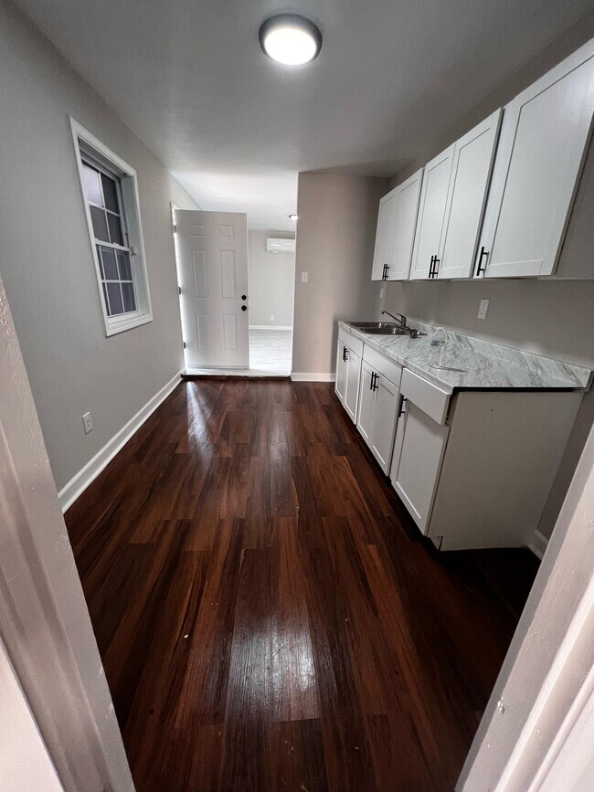 Foto del edificio - 3927 Dearborn St