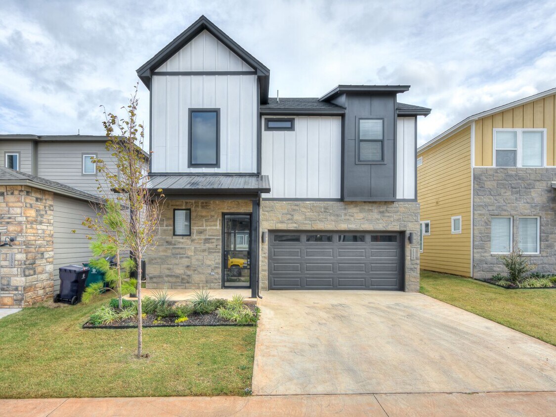 Foto principal - Beautiful New Construction Home in Edmond/...