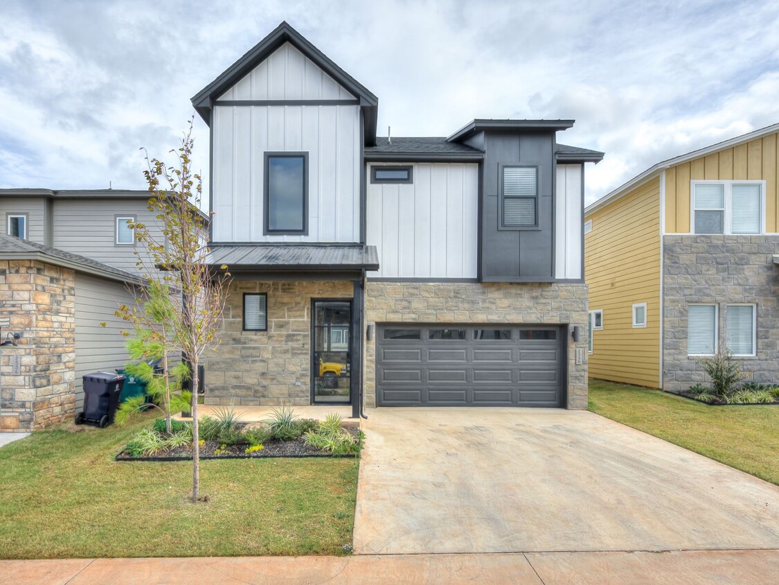 Primary Photo - Beautiful New Construction Home in Edmond/...