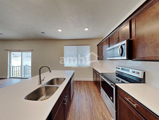 Building Photo - 4418 N Poplar St