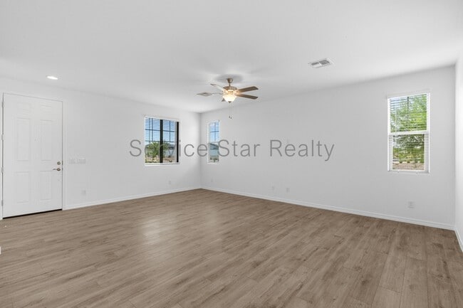 Building Photo - 1187 W Sparrow Dr