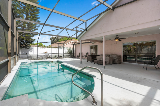 Foto del edificio - 11848 Newchapel Ct