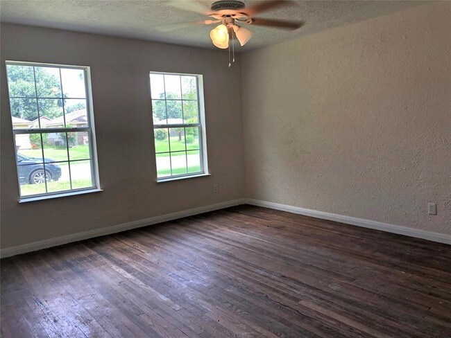 Building Photo - 1407 Loper St