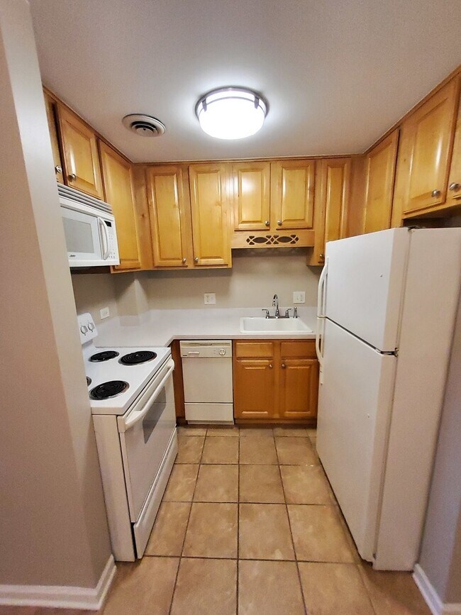 Building Photo - 310 Lathrop Ave