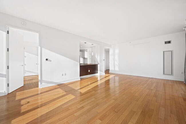 Foto del edificio - 350 W 42nd St