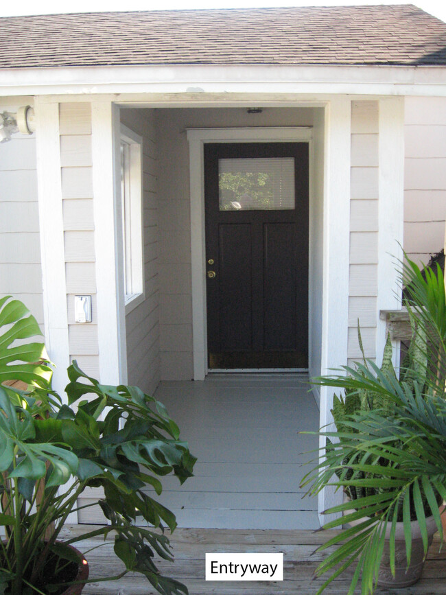 Entryway - 212 W 16th St