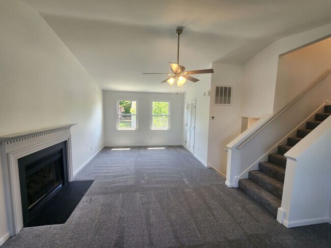 Foto del edificio - 4 bedroom house in Prince George