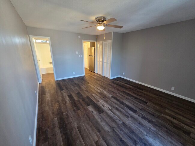 Building Photo - 734 N Country Acres Ave