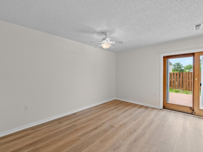 Building Photo - 2178 Mager Dr