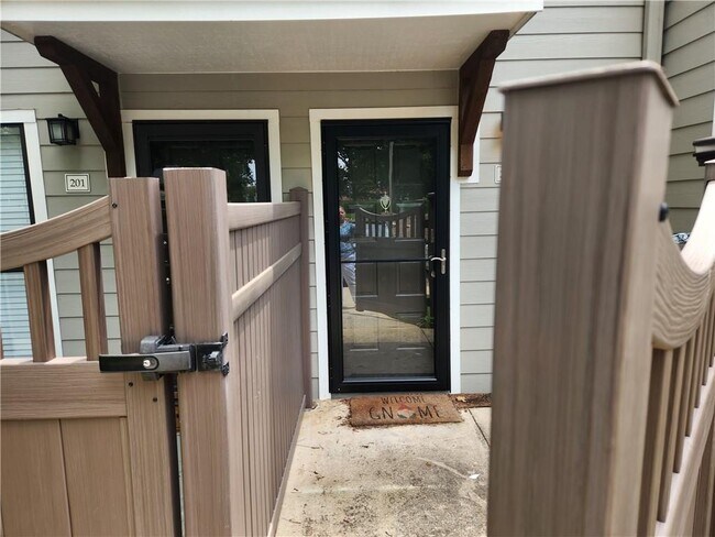 Building Photo - 202 Park Ridge Cir