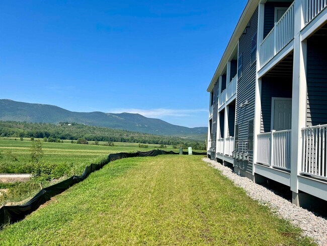 Foto del edificio - 38 Alpine Place Dr