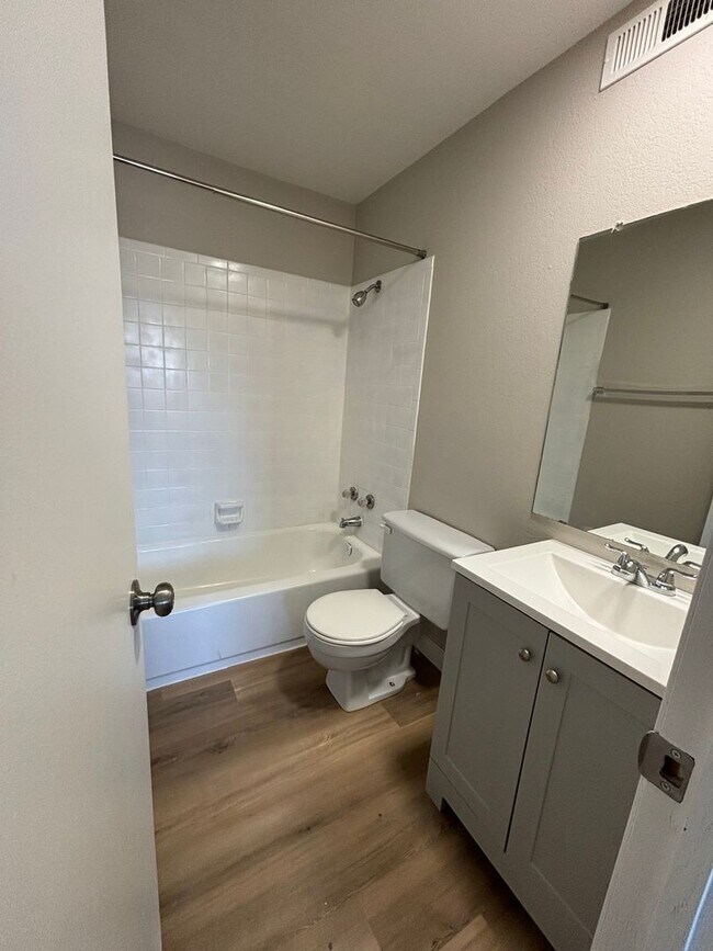 Foto del edificio - Two bedroom two bath apartment!