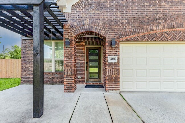 Building Photo - 16710 Lake Prince Ln