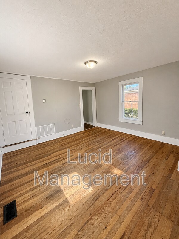Foto del edificio - 1512 Bluegrass Ave