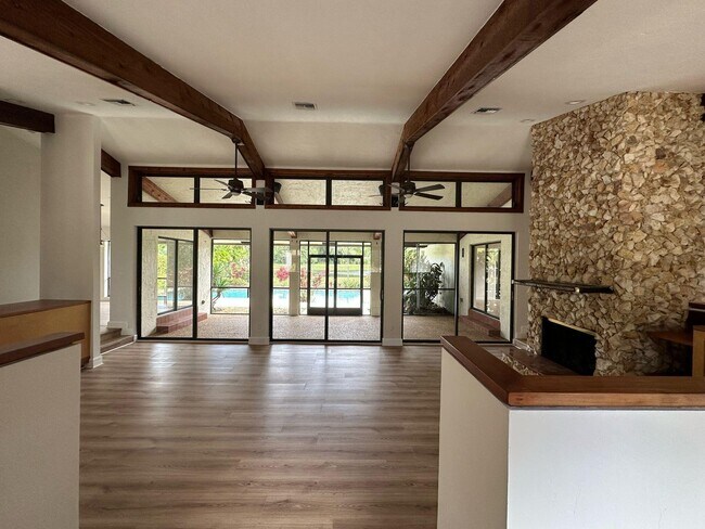 Foto del edificio - 7243 Encina Ln