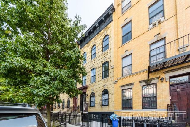 Foto principal - 3 bedroom in Brooklyn NY 11233