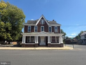 Building Photo - 703 2nd St