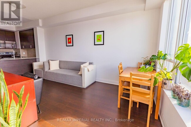 Photo du bâtiment - 9582-9582 Markham Rd