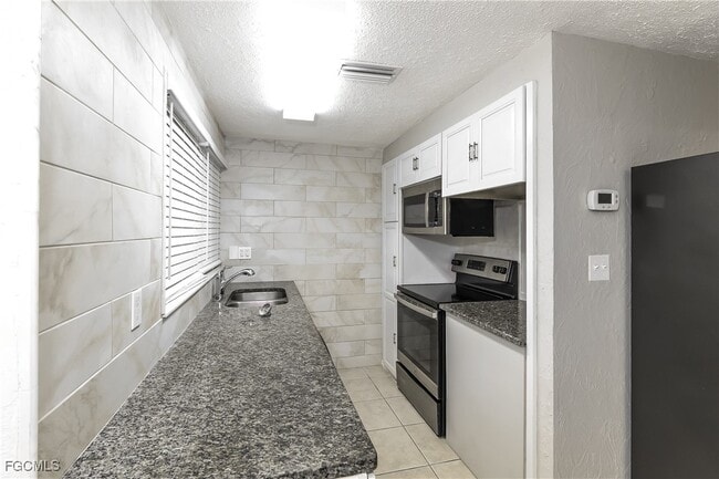 Foto del edificio - 4215 Tarpon Rd