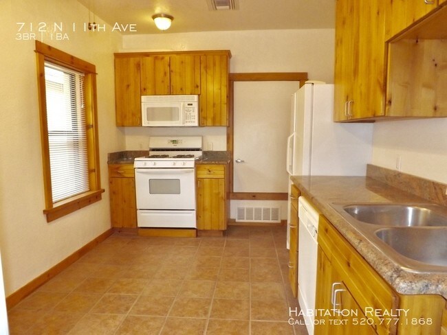 Building Photo - Beautiful 3 Bedroom in Historic Dunbar-Spring