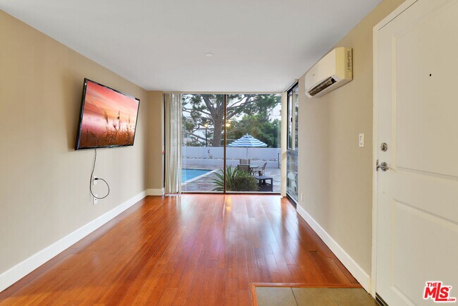 Foto del edificio - 10982 Roebling Ave
