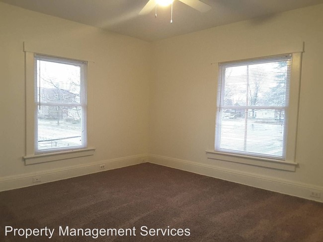 Building Photo - 2 br, 1 bath Apartment - 1413 1/2 Prairie St