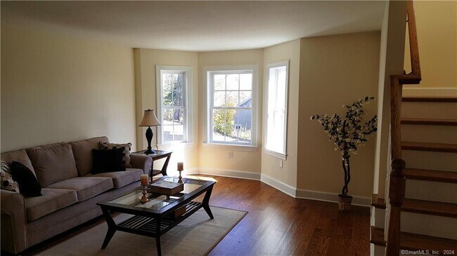 Building Photo - 10 Ardi Ct