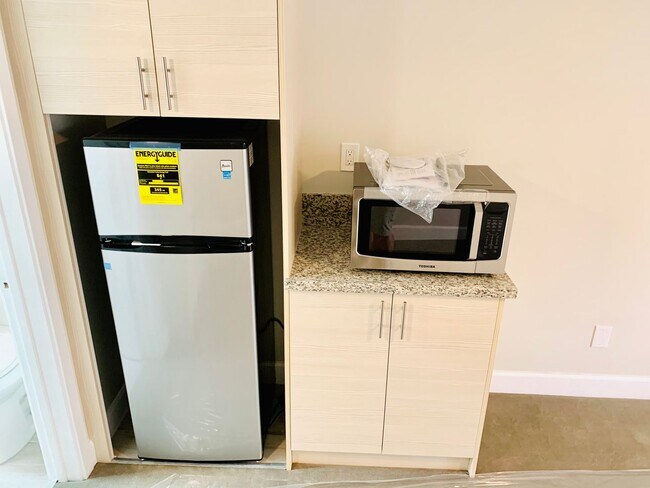 Foto del edificio - STUDIOS AVAILABLE IN THE HEART OF LA JOLLA! ONLY $1,700/mo!