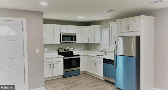 Building Photo - 8407 Huerta Ct