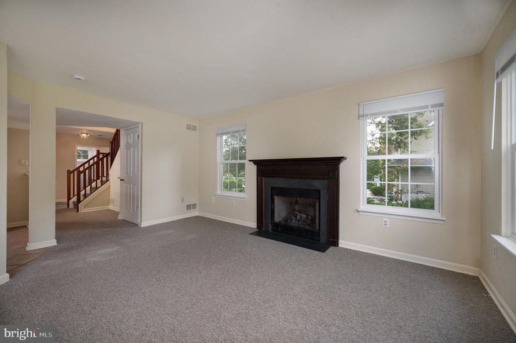 Primary Photo - 1677 MacIntosh Way