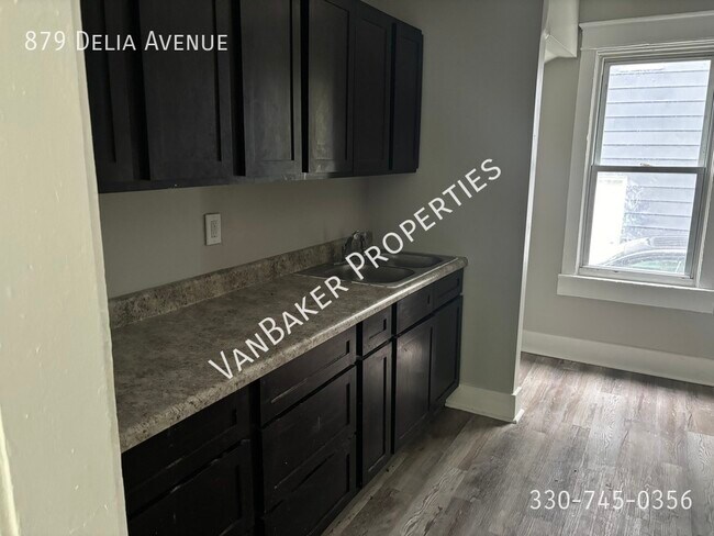 Building Photo - 879 Delia Ave