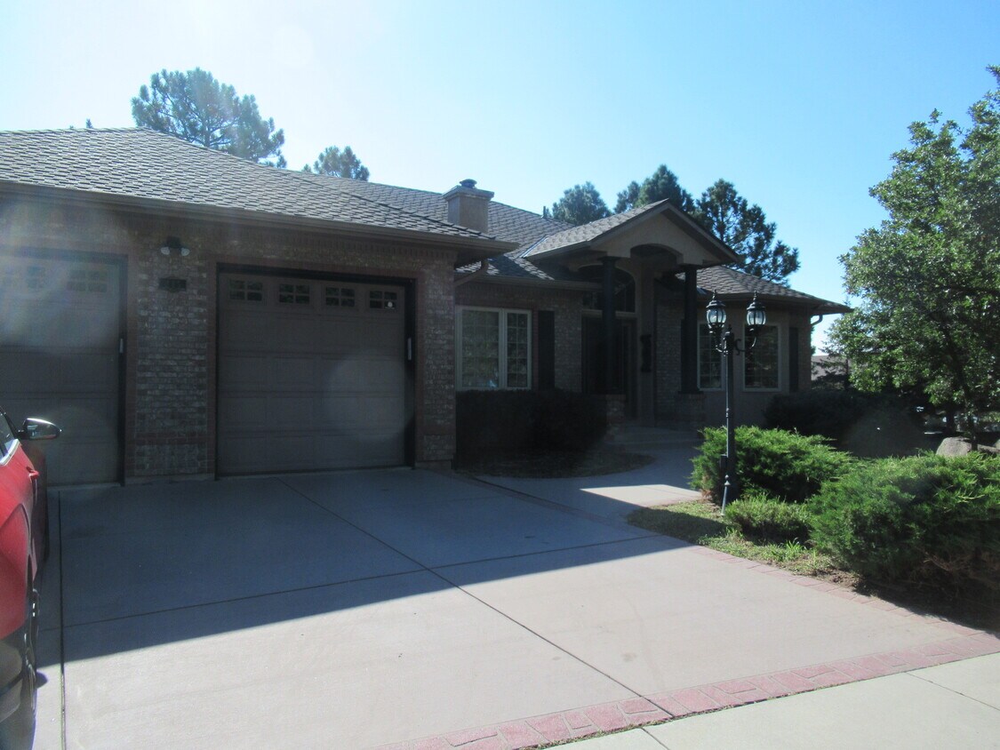 Photo - 215 Ellsworth St-