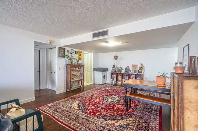 Building Photo - 5600 N Flagler Dr
