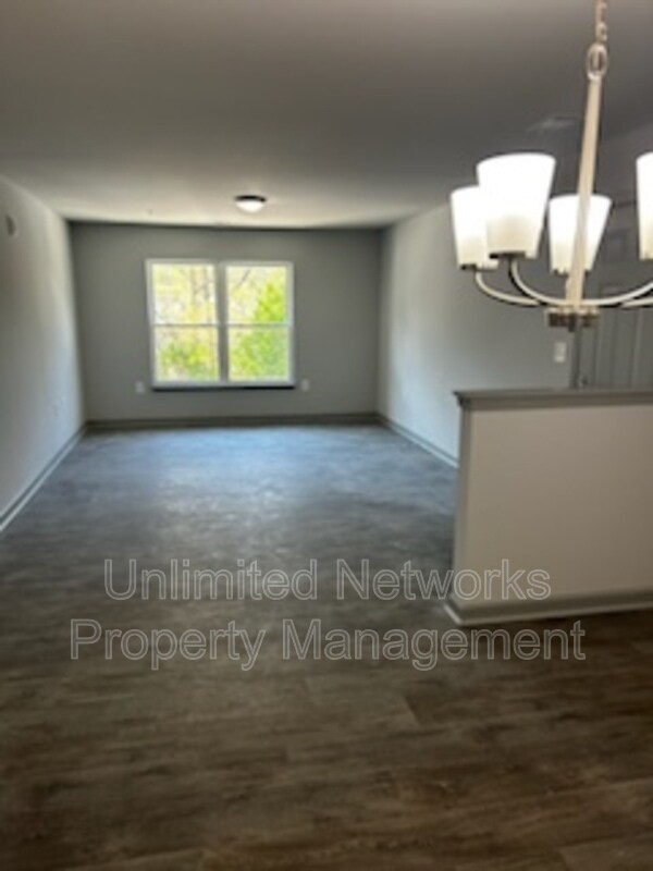 Building Photo - 3302 Fairington Village Dr