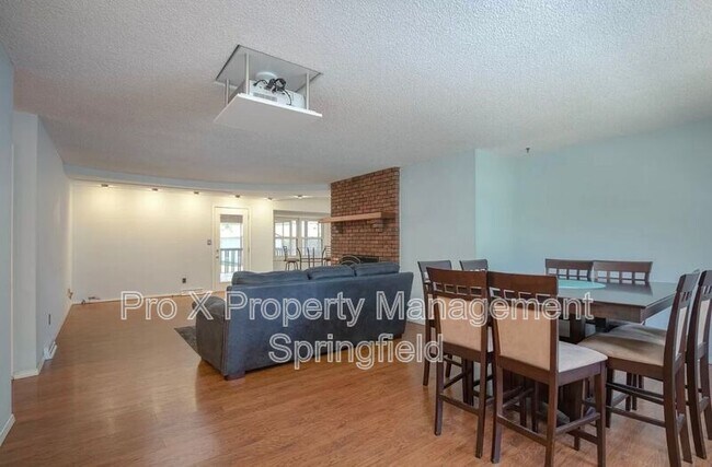 Foto del edificio - 1714 W Swan St
