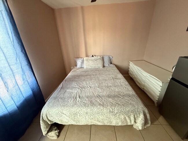 Foto del edificio - 4913 W Granada Rd