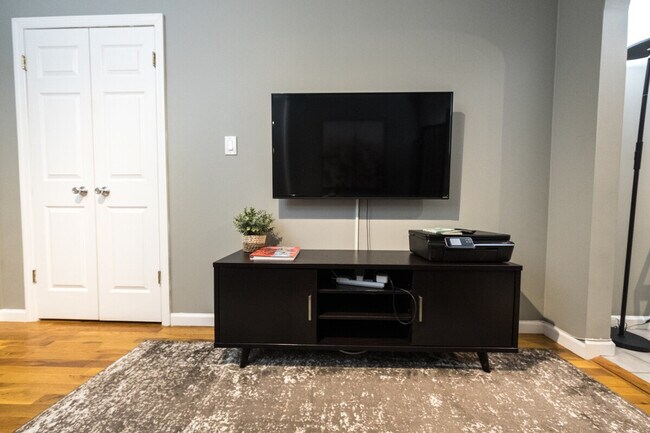 Foto del edificio - 301 E 104th St