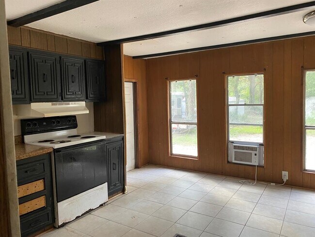Foto del edificio - 854 Ballard Cir